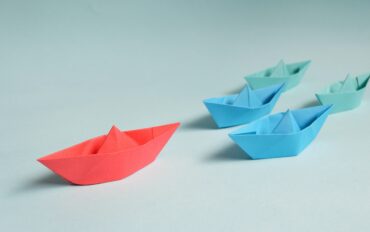 https://twib.online/storage/2020/07/paper-boats-on-solid-surface-194094-800x300.jpg